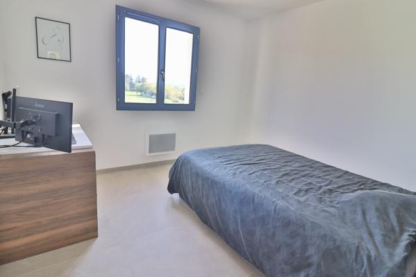 Saint Maximin: maison T4 116m2 - 2000m2 - sous sol 130m2