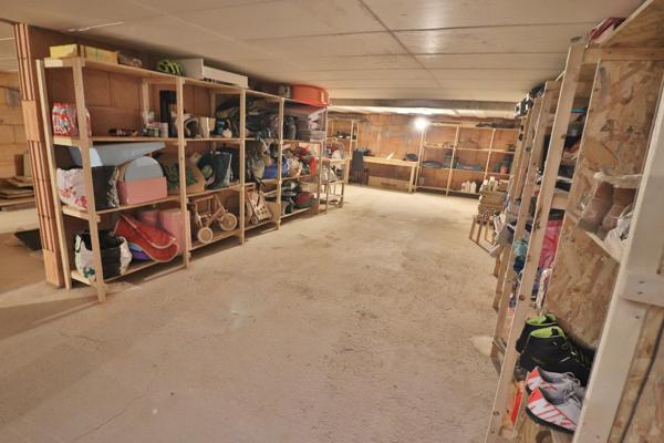 Saint Maximin: maison T4 116m2 - 2000m2 - sous sol 130m2