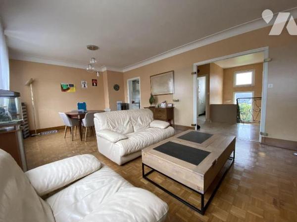 Secteur Saint-Pierre / École Navale - Située au coeur d'une petite rue résidentielle particuliè...