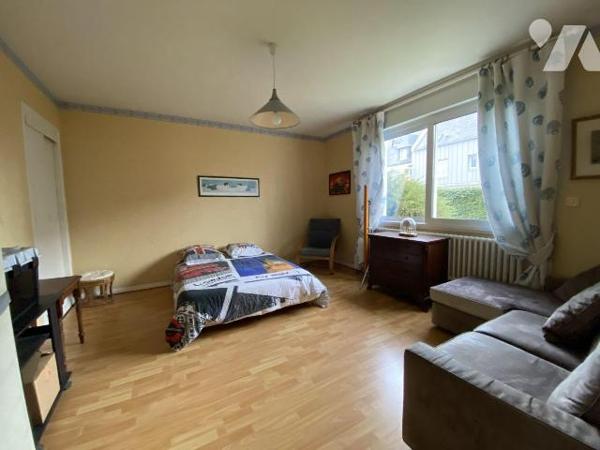 Secteur Saint-Pierre / École Navale - Située au coeur d'une petite rue résidentielle particuliè...