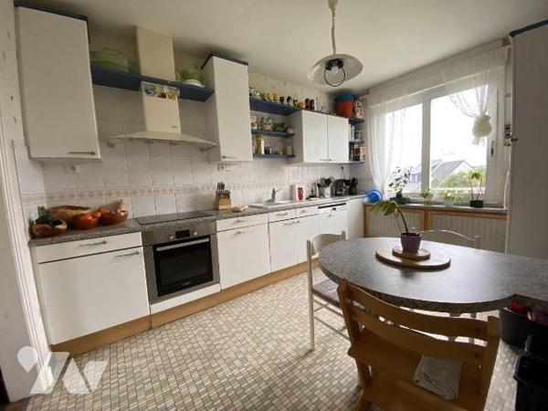 Secteur Saint-Pierre / École Navale - Située au coeur d'une petite rue résidentielle particuliè...