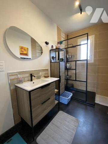 Secteur Saint-Pierre / École Navale - Située au coeur d'une petite rue résidentielle particuliè...