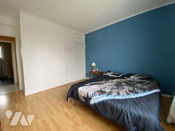 Secteur Saint-Pierre / École Navale - Située au coeur d'une petite rue résidentielle particuliè...