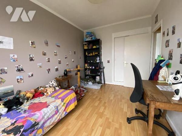 Secteur Saint-Pierre / École Navale - Située au coeur d'une petite rue résidentielle particuliè...