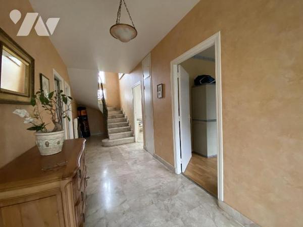 Secteur Saint-Pierre / École Navale - Située au coeur d'une petite rue résidentielle particuliè...