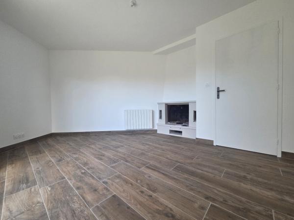 Maison de ville avec jardin.