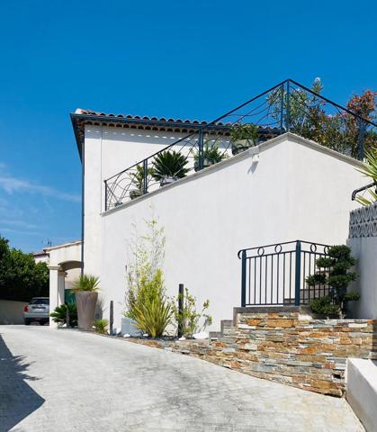 Marseille (13013) Villa contemporain à Chateau Gombert limite Plan de Cuques