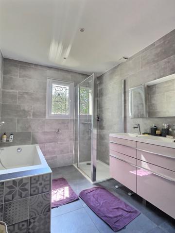 Marseille (13013) Villa contemporain à Chateau Gombert limite Plan de Cuques