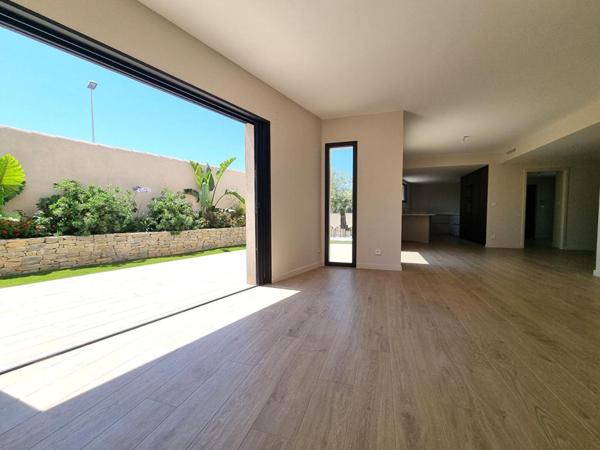 Maison neuve T5 de 120m² avec piscine et garage