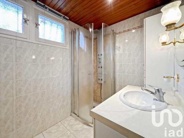 Maison 6 pièces de 126 m² à Villeneuve-la-Guyard (89340)