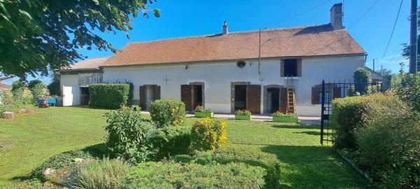 MAISON DE CAMPAGNE 75 m², 3 pièces avec dépendances et bois