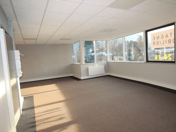 Local commercial 1 pièce T1 F1 54.9 m² à La Roche Sur Foron 30 RUE DE GREBELIN 74800 à louer