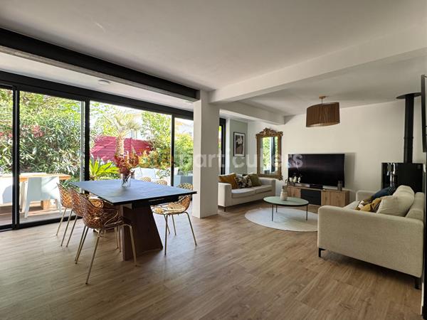 Vente
                Maison99 m² - 4 Pièces -
                    ROYAN (17200)