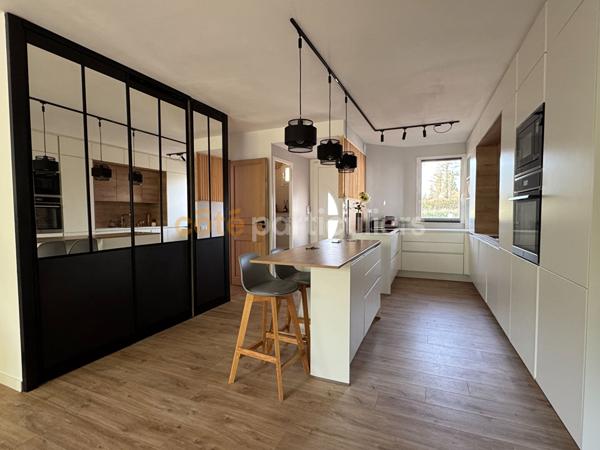 Vente
                Maison99 m² - 4 Pièces -
                    ROYAN (17200)
