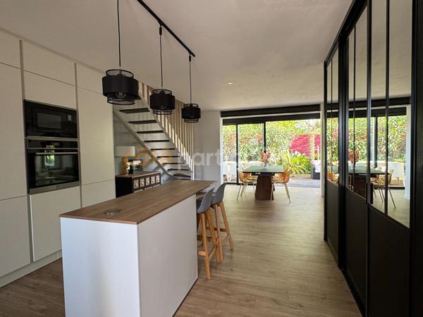 Vente
                Maison99 m² - 4 Pièces -
                    ROYAN (17200)