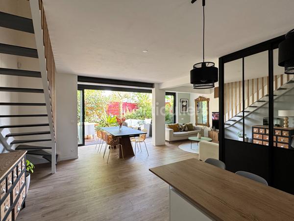 Vente
                Maison99 m² - 4 Pièces -
                    ROYAN (17200)