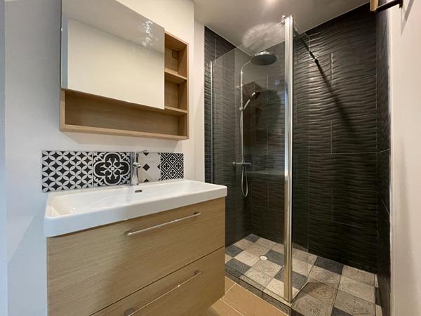 F2 MEUBLE

Loyer 950 €/mois charges comprises **

- Ref : 1665