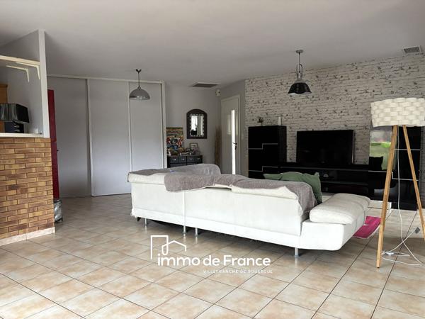 Pavillon de plain-pied de 155 m² avec dépendance et terrain clos