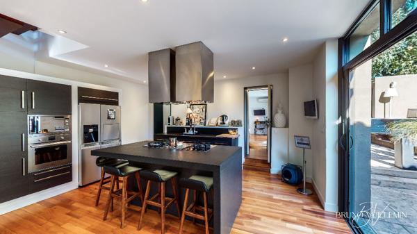 MAISON BOURGEOISE FIN XIXème ENTIEREMENT RENOVEE A 2 PAS DE LA CITE DE CARCASSONNE
