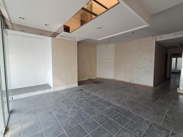 86200 LOUDUN Local commercial Loudun 3 pièce(s) 60 m2