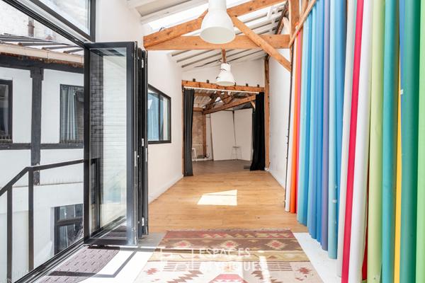 Atelier en duplex à usage mixte dans une ancienne menuiserie