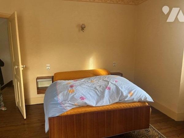 MAISON DE VILLE AVEC DEPENDANCE