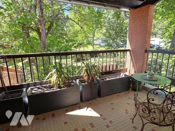 À vendre - Appartement T3 lumineux et élégant, proche du Parc Latécoère

Dans un écrin de ver...