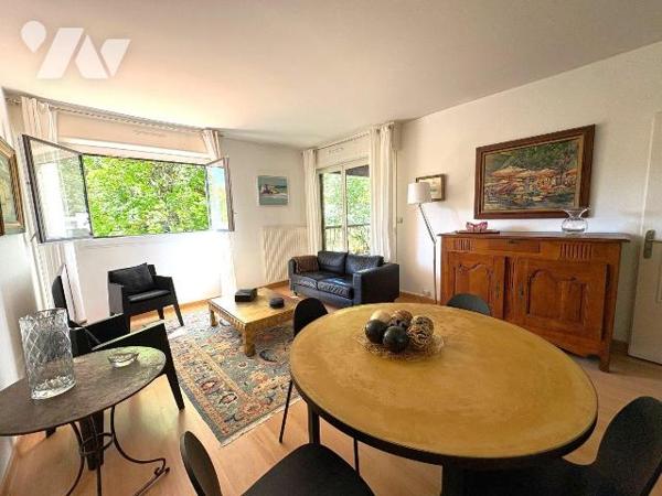 À vendre - Appartement T3 lumineux et élégant, proche du Parc Latécoère

Dans un écrin de ver...