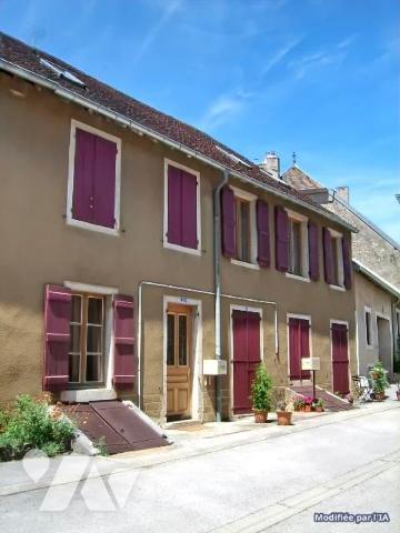 Maison de village sur la commune de BEAUFORT ORBAGNA.