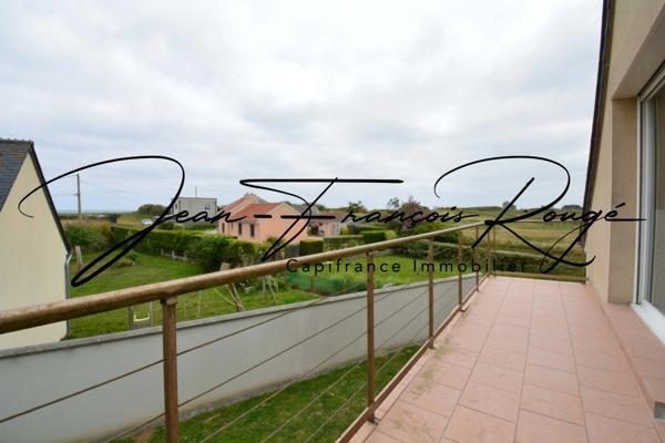 Saint-Marcouf, à 200 mètres de la plage, maison de qualité avec de beaux volumes et une vie de plain-pied !!!