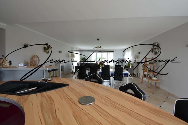 Saint-Marcouf, à 200 mètres de la plage, maison de qualité avec de beaux volumes et une vie de plain-pied !!!