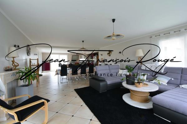 Saint-Marcouf, à 200 mètres de la plage, maison de qualité avec de beaux volumes et une vie de plain-pied !!!