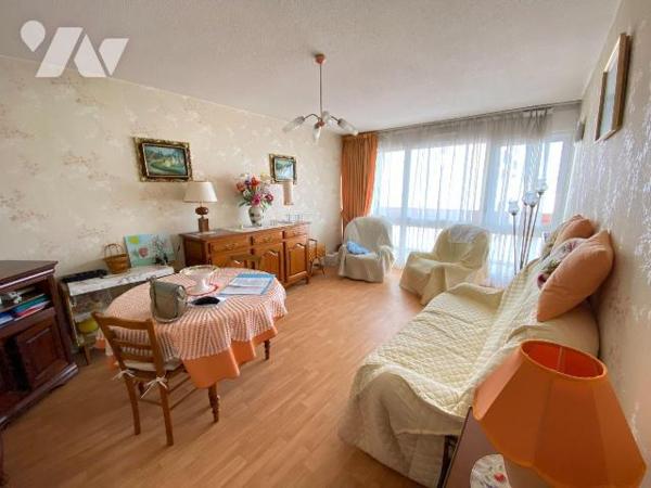AURILLAC, Marmiers, appartement de type 2P situé au septième étage, d'une surface de 48 m², com...