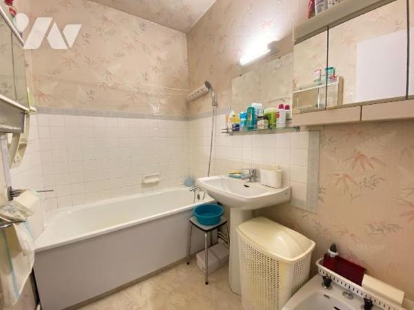 AURILLAC, Marmiers, appartement de type 2P situé au septième étage, d'une surface de 48 m², com...