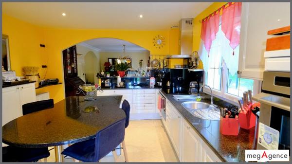 Maison à MAUREPAS, 78310 - 8 pièces 176m²