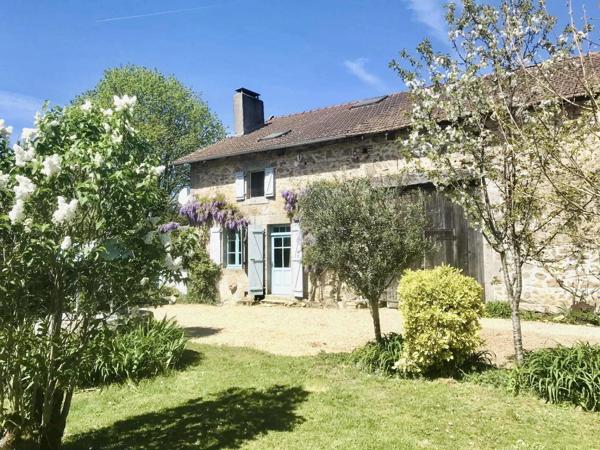 Maison en pierre avec grange et possibilité de gîtes – Piégut-Pluviers (Dordogne)