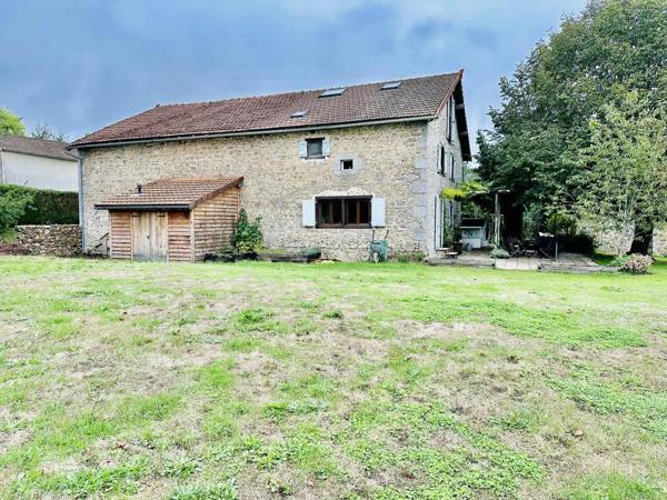 Maison en pierre avec grange et possibilité de gîtes – Piégut-Pluviers (Dordogne)