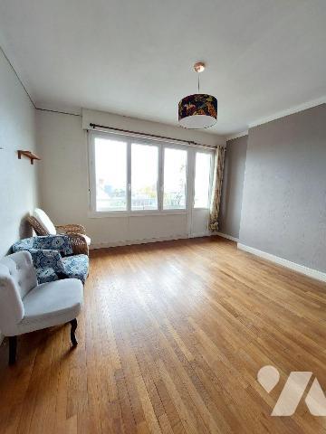 À VENDRE - RENNES (35) - Au troisième étage d'une résidence SANS ascenseur datant de 1955, ce T...