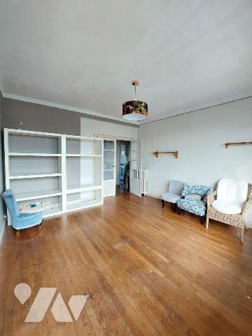 À VENDRE - RENNES (35) - Au troisième étage d'une résidence SANS ascenseur datant de 1955, ce T...