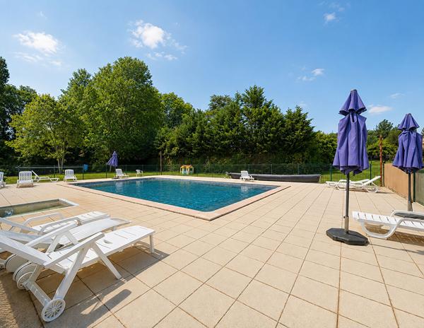 Aix la Duranne  - À louer - T3 rénové de 67 m²  meublé  avec terrasse, piscine