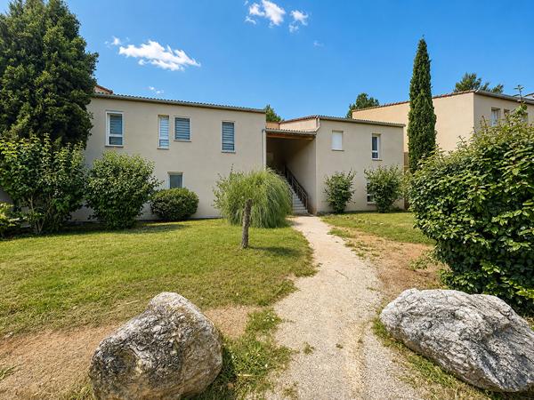 Aix la Duranne  - À louer - T3 rénové de 67 m²  meublé  avec terrasse, piscine