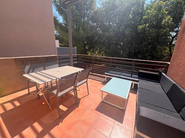 Aix la Duranne  - À louer - T3 rénové de 67 m²  meublé  avec terrasse, piscine