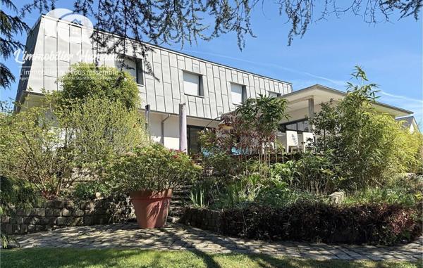 CONTEMPORAINE, VOLUMES RARES, JARDIN PAYSAGER, 20 MIN DE ROUEN 824 000 €