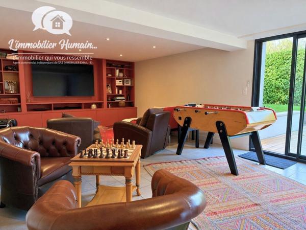 CONTEMPORAINE, VOLUMES RARES, JARDIN PAYSAGER, 20 MIN DE ROUEN 824 000 €