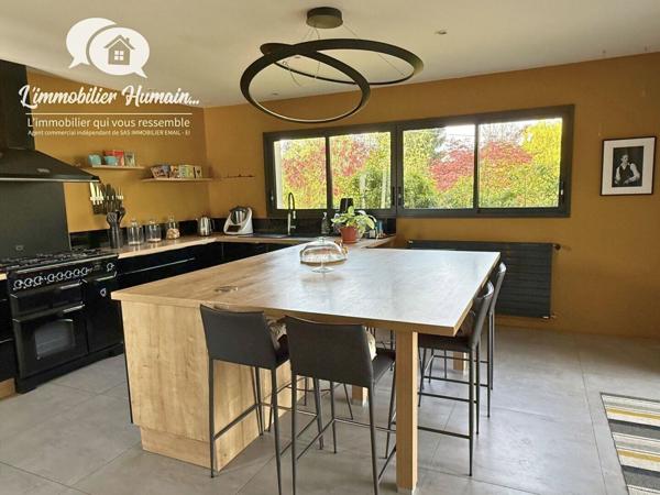 CONTEMPORAINE, VOLUMES RARES, JARDIN PAYSAGER, 20 MIN DE ROUEN 824 000 €