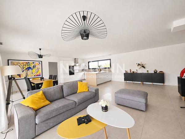A VENDRE-Maison récente de plain-pied La Crau 5 pièce(s) 120m2 - Secteur résidentiel et recherché, piscine.
