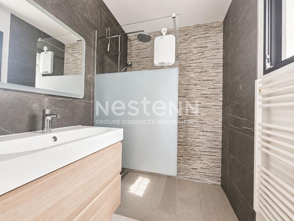 A VENDRE-Maison récente de plain-pied La Crau 5 pièce(s) 120m2 - Secteur résidentiel et recherché, piscine.