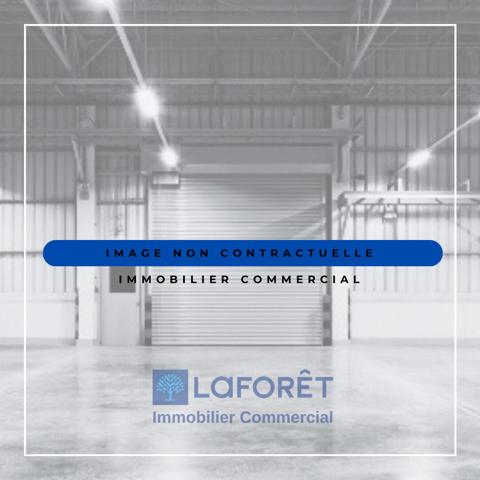 Location local commercial près de PARTHENAY - 924 m² - 2 333 €/mois