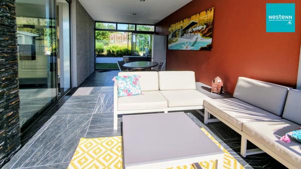 Saint-Just-Saint-Rambert : Maison d'architecte d'exception avec piscine miroir !