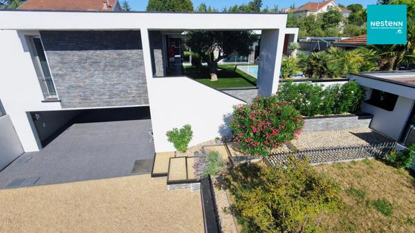 Saint-Just-Saint-Rambert : Maison d'architecte d'exception avec piscine miroir !